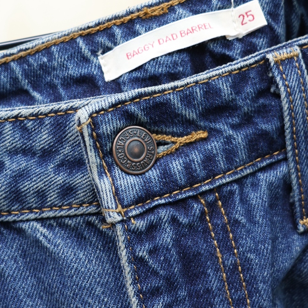 NWOT‎ Levi's Baggy Dad Barrel Jean Dark Wash 25 x 30 - Picture 4 of 4